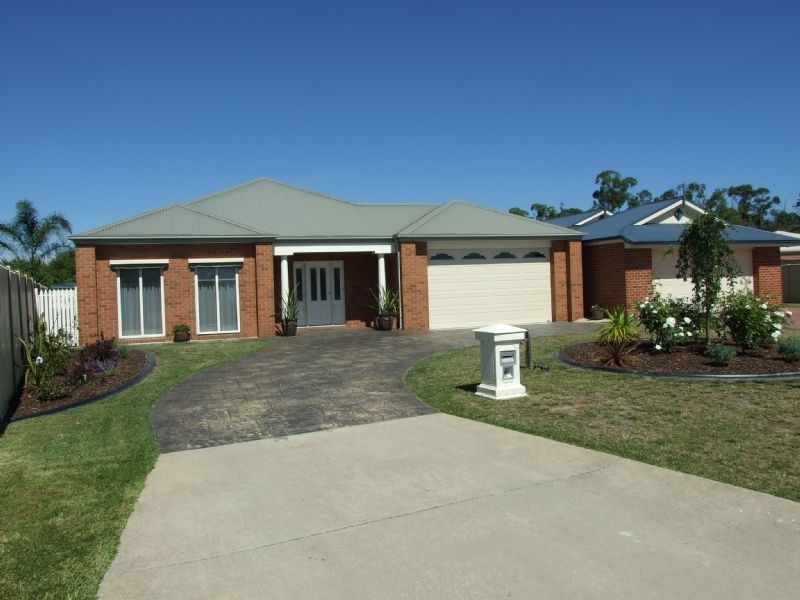2 Valley Court, Newborough VIC 3825