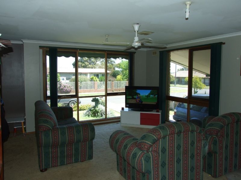 27 Stirling Street, Moe VIC 3825