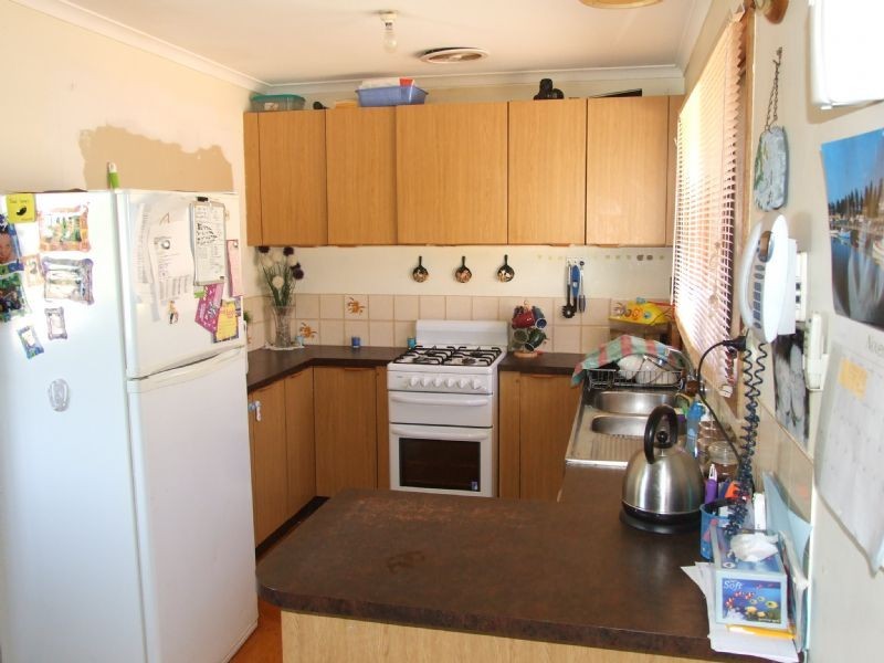 27 Stirling Street, Moe VIC 3825