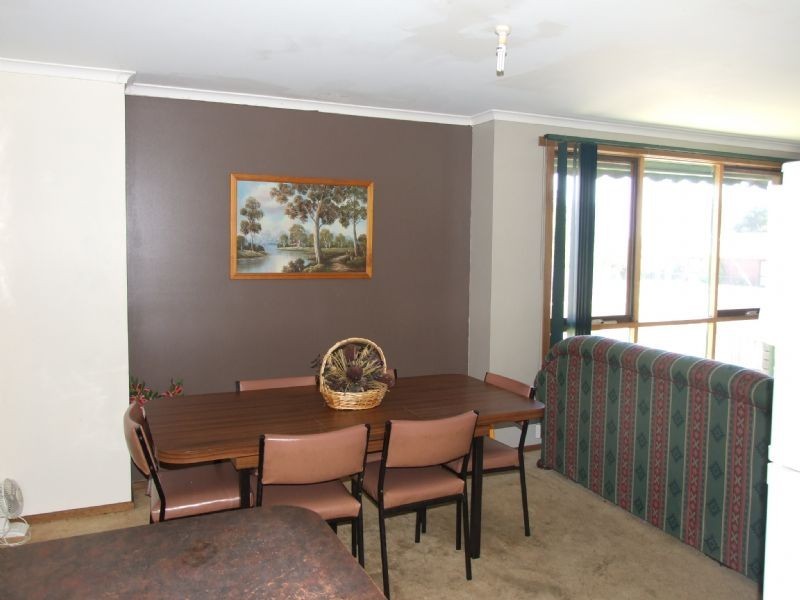 27 Stirling Street, Moe VIC 3825