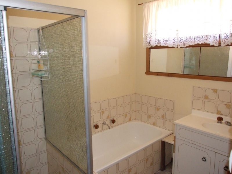27 Stirling Street, Moe VIC 3825
