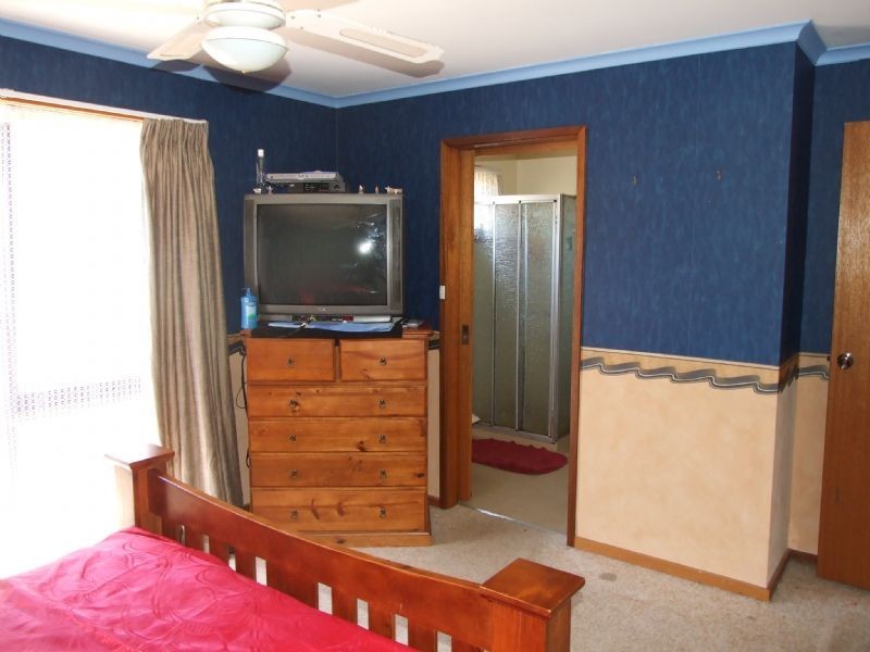 27 Stirling Street, Moe VIC 3825