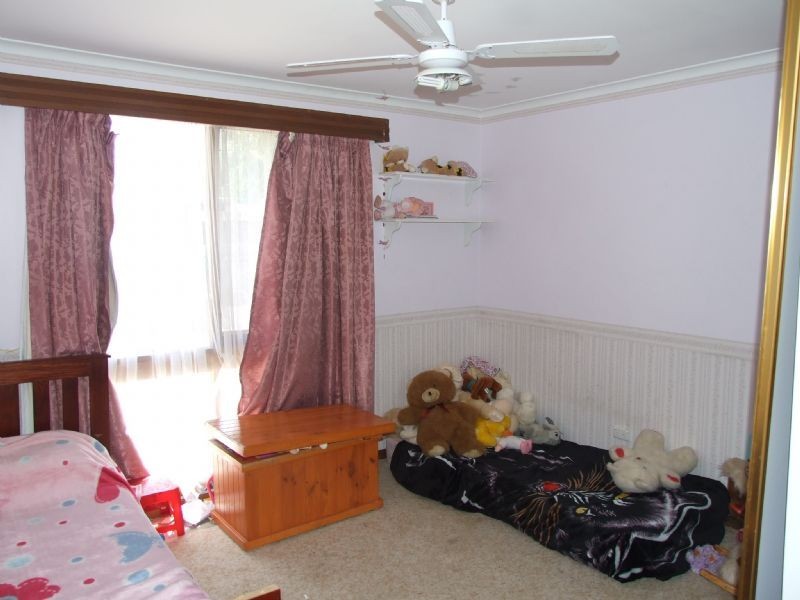 27 Stirling Street, Moe VIC 3825