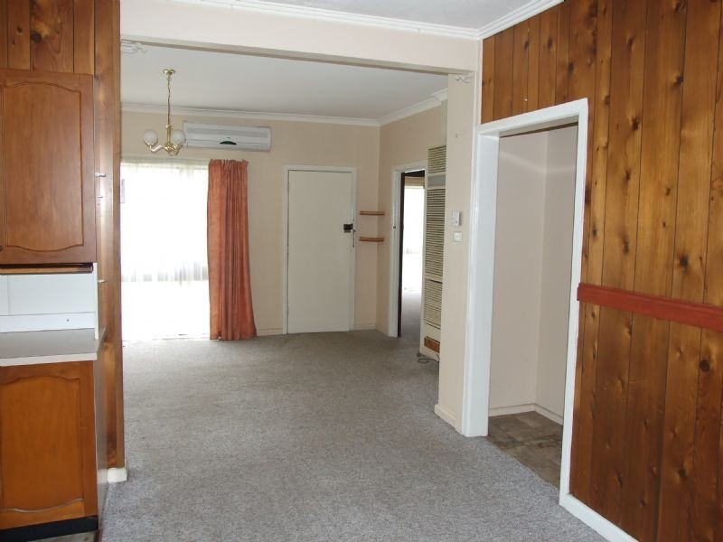 28 Hawker Street, Moe VIC 3825