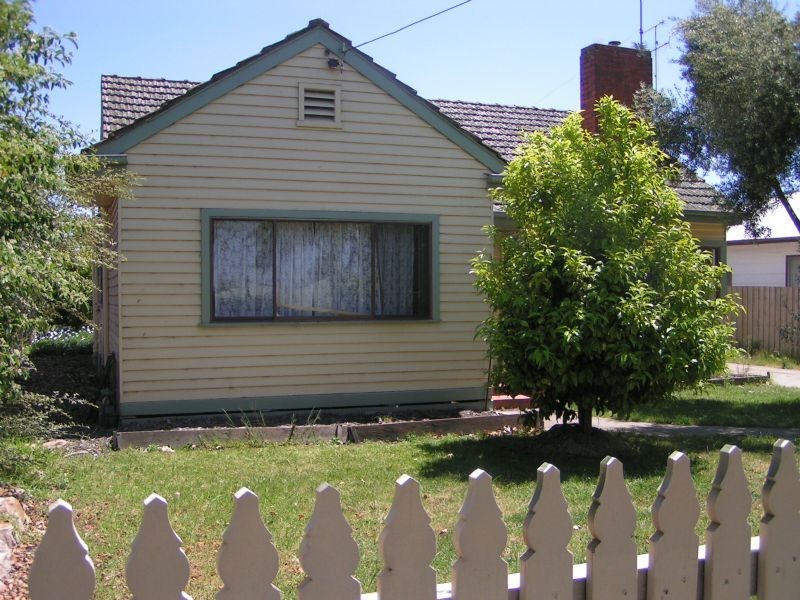 56 Moore Street, Moe VIC 3825