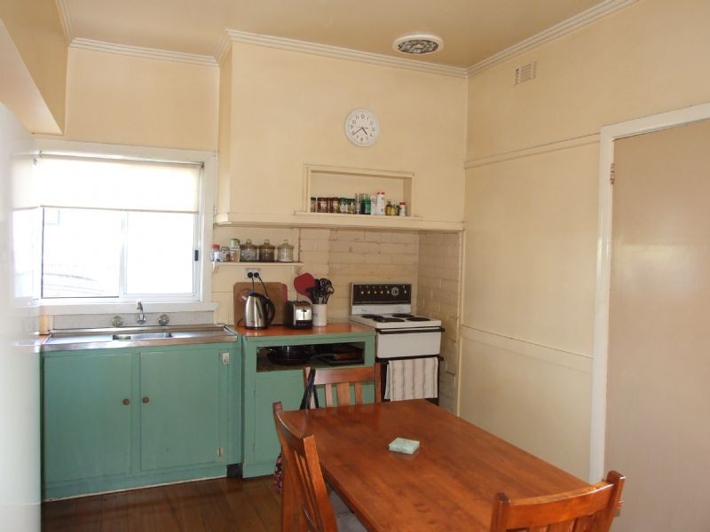 77 Hampton Street, Moe VIC 3825