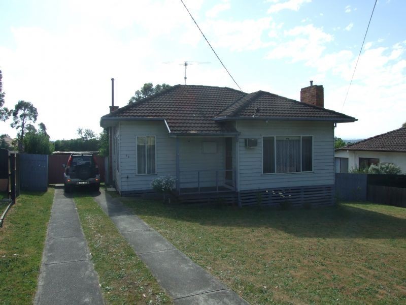 77 Hampton Street, Moe VIC 3825