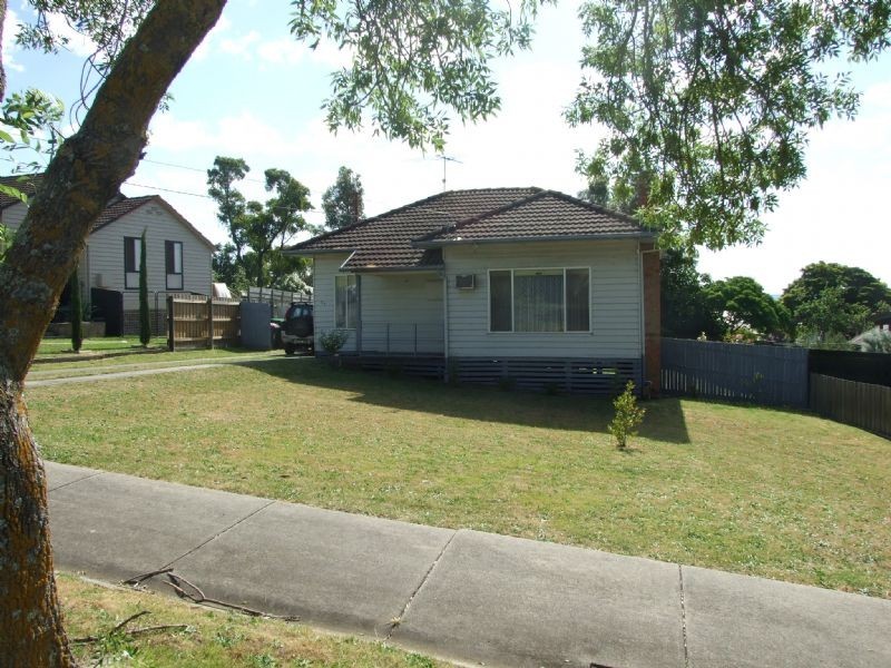 77 Hampton Street, Moe VIC 3825