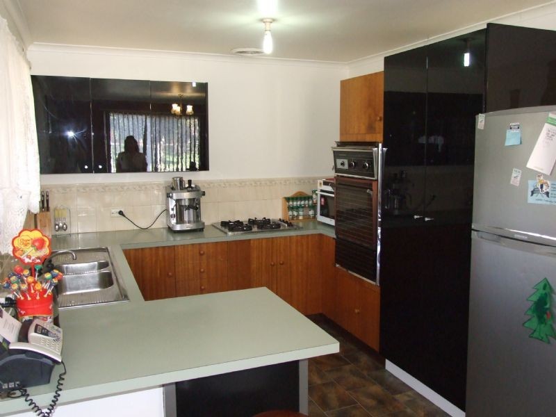 44 Randell Crescent, Moe VIC 3825