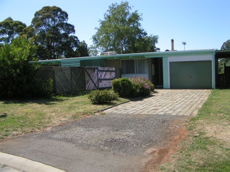 7 St Gwinear Court, Rawson VIC 3825