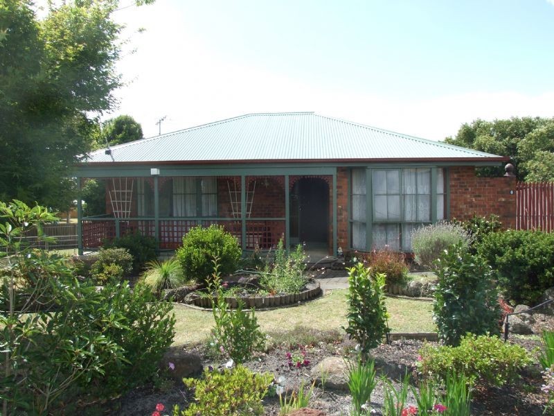 6 Leonis Court, Moe VIC 3825