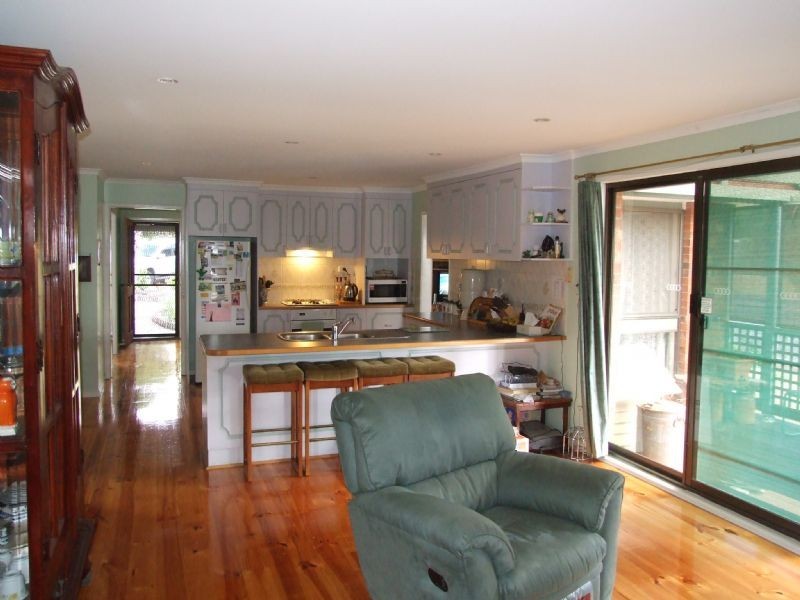 6 Leonis Court, Moe VIC 3825