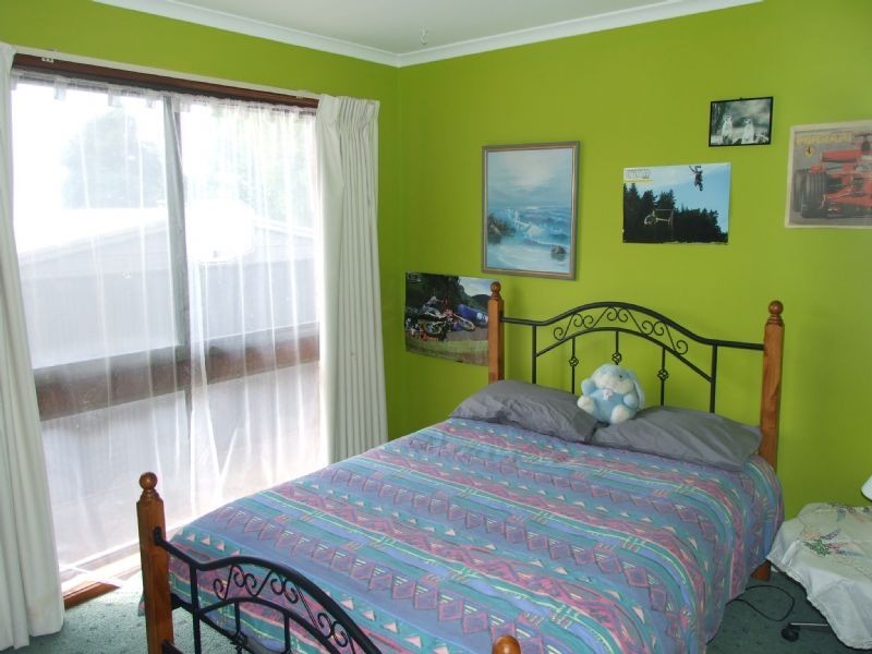 6 Leonis Court, Moe VIC 3825