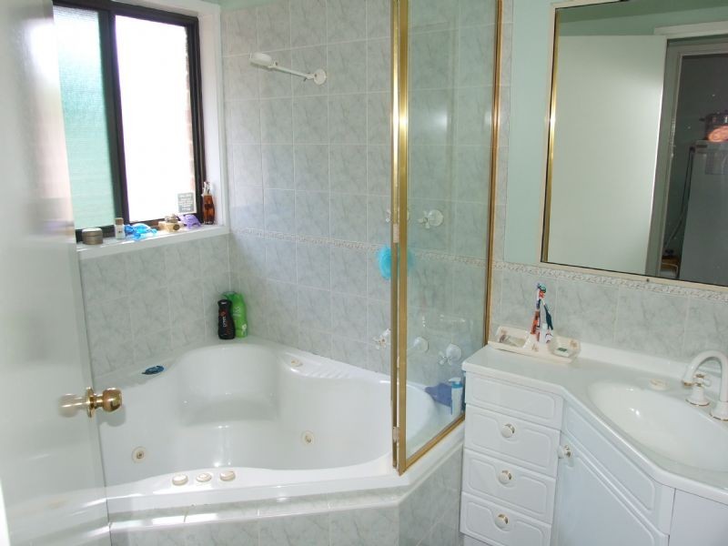 6 Leonis Court, Moe VIC 3825