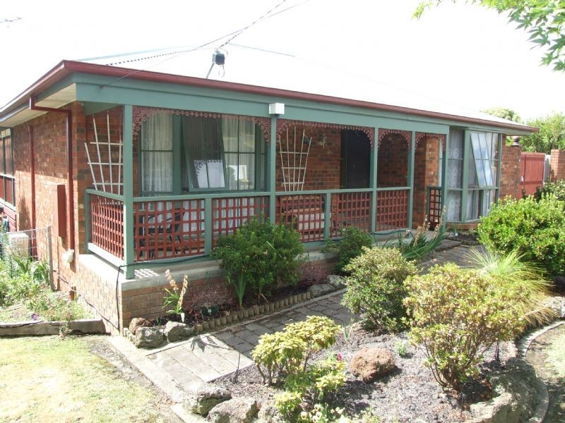 6 Leonis Court, Moe VIC 3825