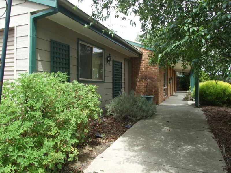 2 Comans Way, Moe VIC 3825