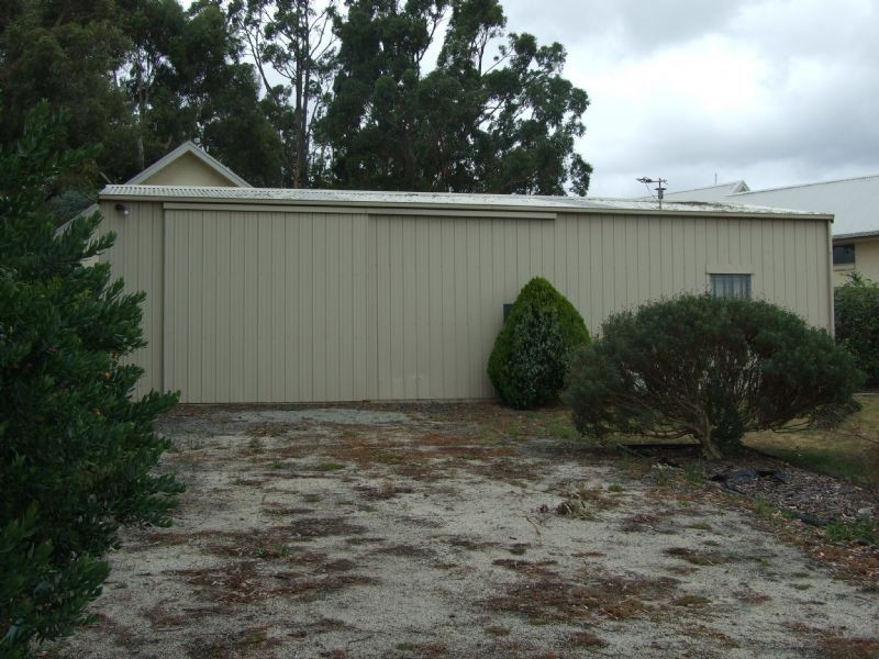 2 Comans Way, Moe VIC 3825