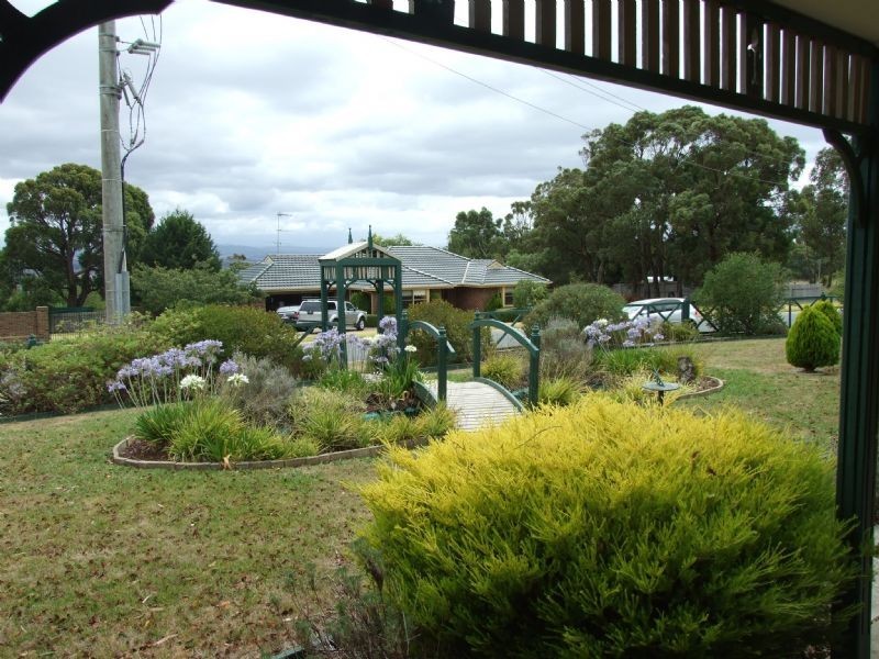 2 Comans Way, Moe VIC 3825