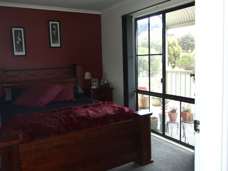 14 Yasmin Drive, Hernes Oak VIC 3825