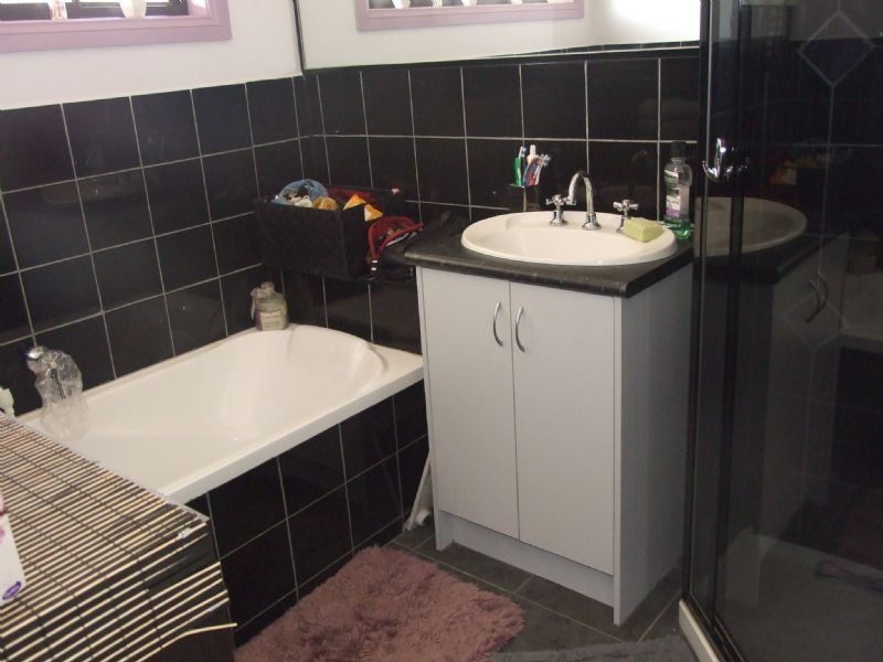 14 Yasmin Drive, Hernes Oak VIC 3825