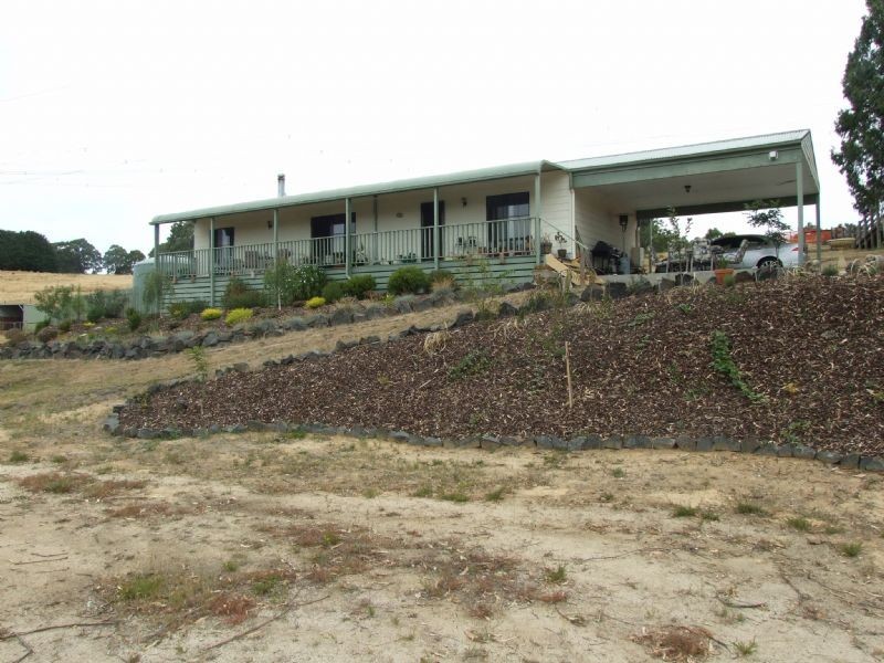 14 Yasmin Drive, Hernes Oak VIC 3825