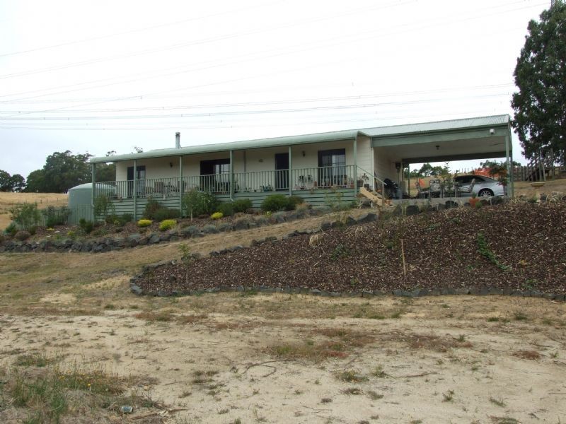 14 Yasmin Drive, Hernes Oak VIC 3825