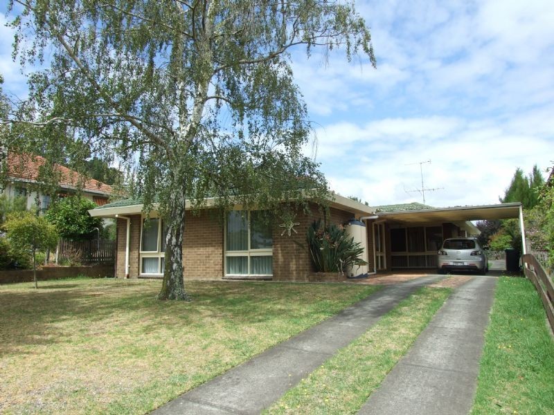 12 Cemetery Road, Moe VIC 3825