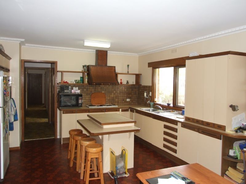 12 Cemetery Road, Moe VIC 3825