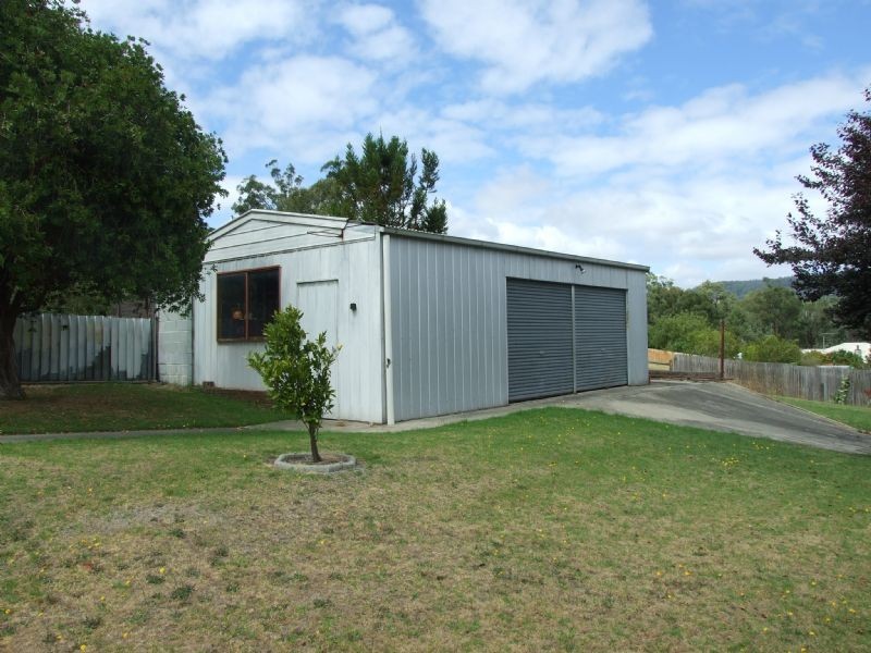 12 Cemetery Road, Moe VIC 3825