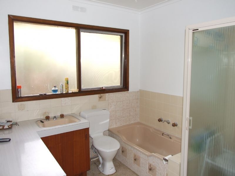 12 Cemetery Road, Moe VIC 3825