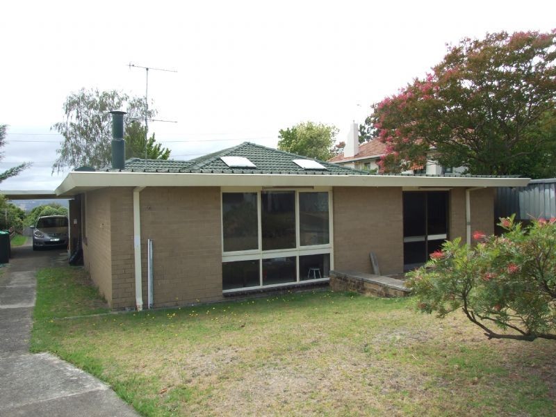12 Cemetery Road, Moe VIC 3825