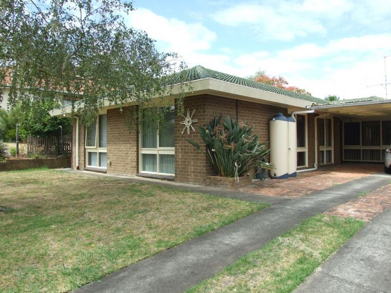 12 Cemetery Road, Moe VIC 3825
