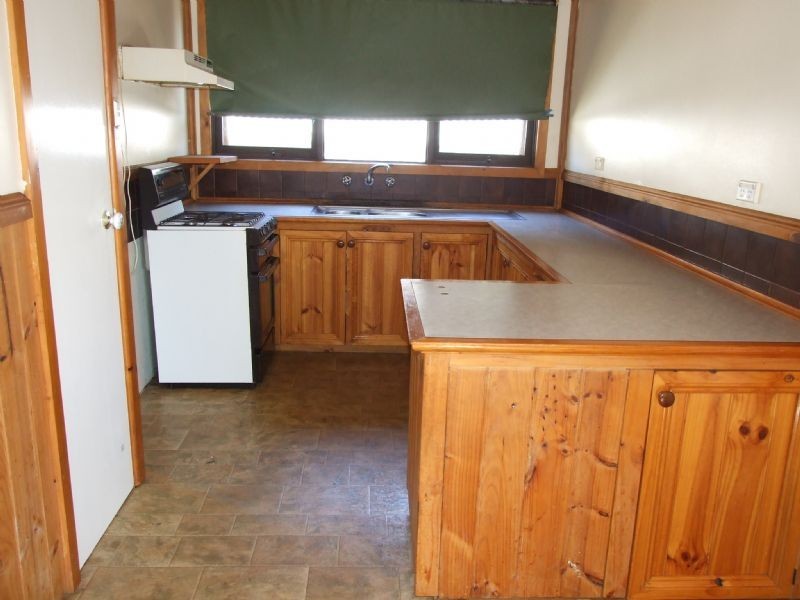 16 Bruce Street, Moe VIC 3825