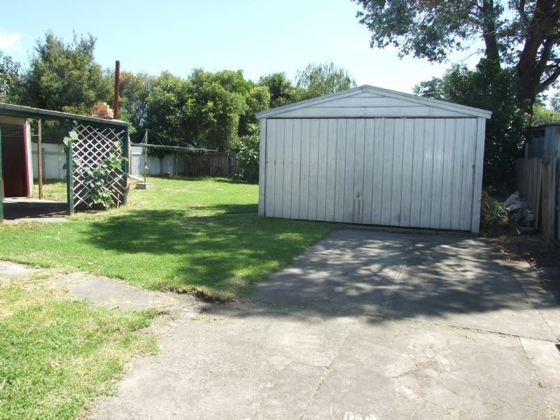 16 Bruce Street, Moe VIC 3825