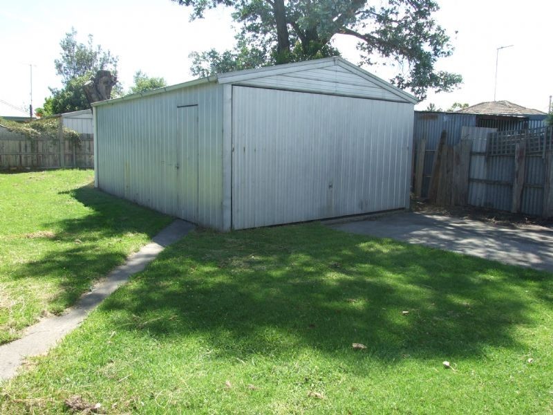 16 Bruce Street, Moe VIC 3825