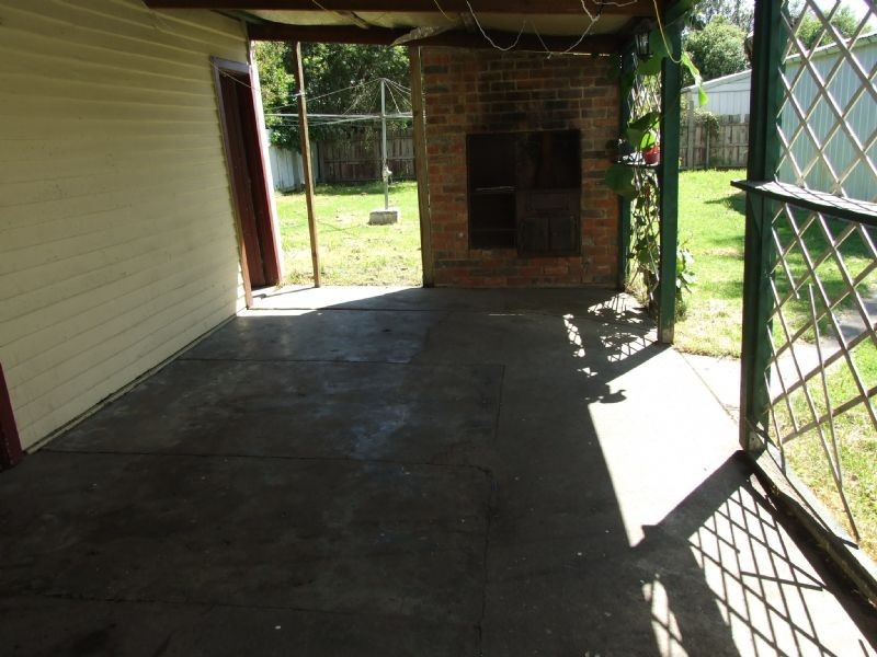 16 Bruce Street, Moe VIC 3825