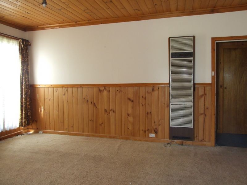 16 Bruce Street, Moe VIC 3825