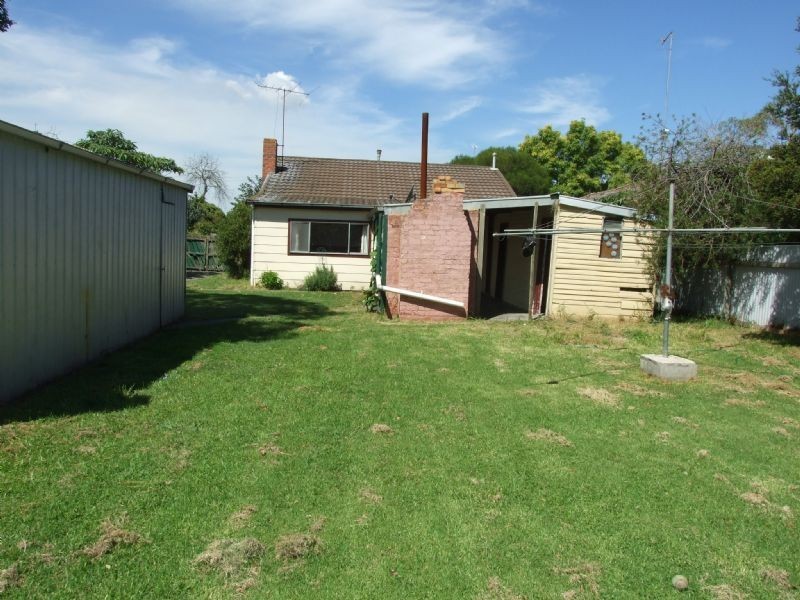 16 Bruce Street, Moe VIC 3825