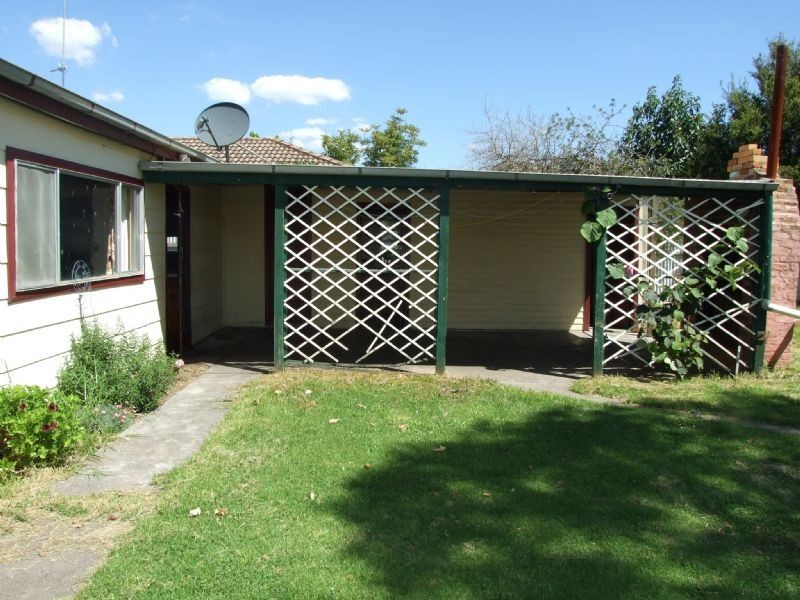 16 Bruce Street, Moe VIC 3825