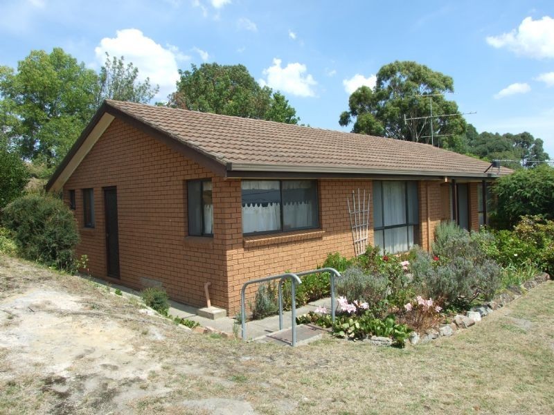 2 Fairway Drive,    YALLOURN HEIGHTS  Via, Newborough VIC 3825