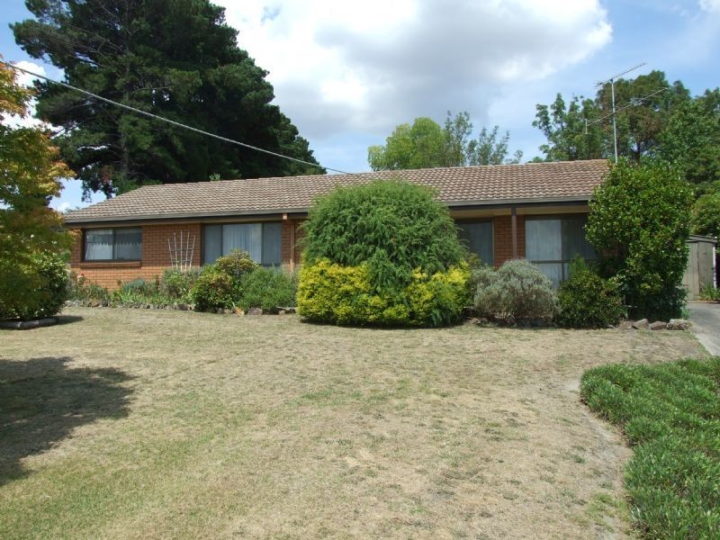 2 Fairway Drive,    YALLOURN HEIGHTS  Via, Newborough VIC 3825