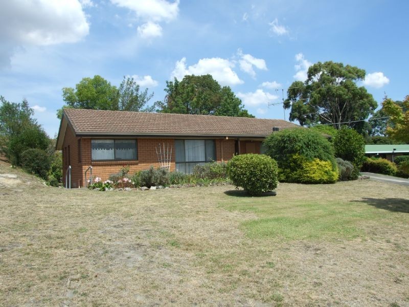 2 Fairway Drive,    YALLOURN HEIGHTS  Via, Newborough VIC 3825