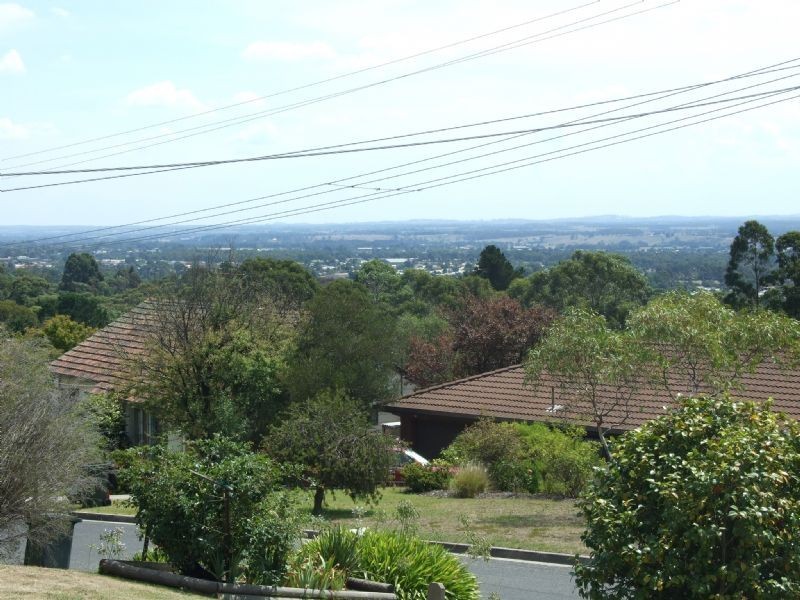 2 Fairway Drive,    YALLOURN HEIGHTS  Via, Newborough VIC 3825