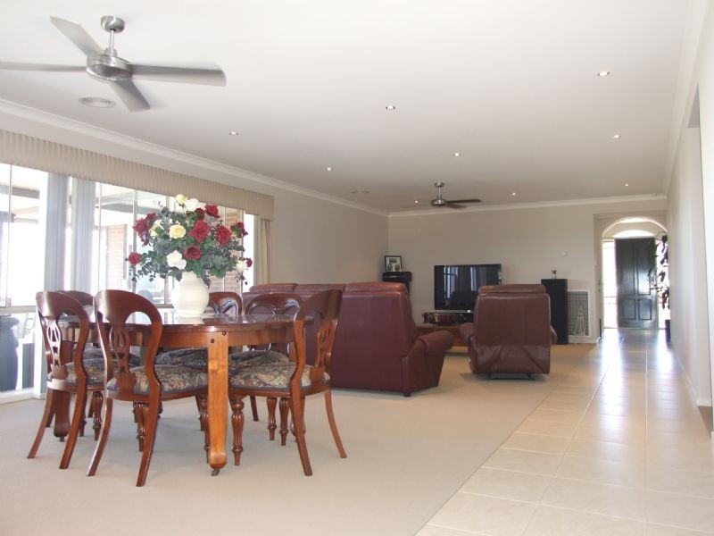 5 Sharnee Court, Moe VIC 3825