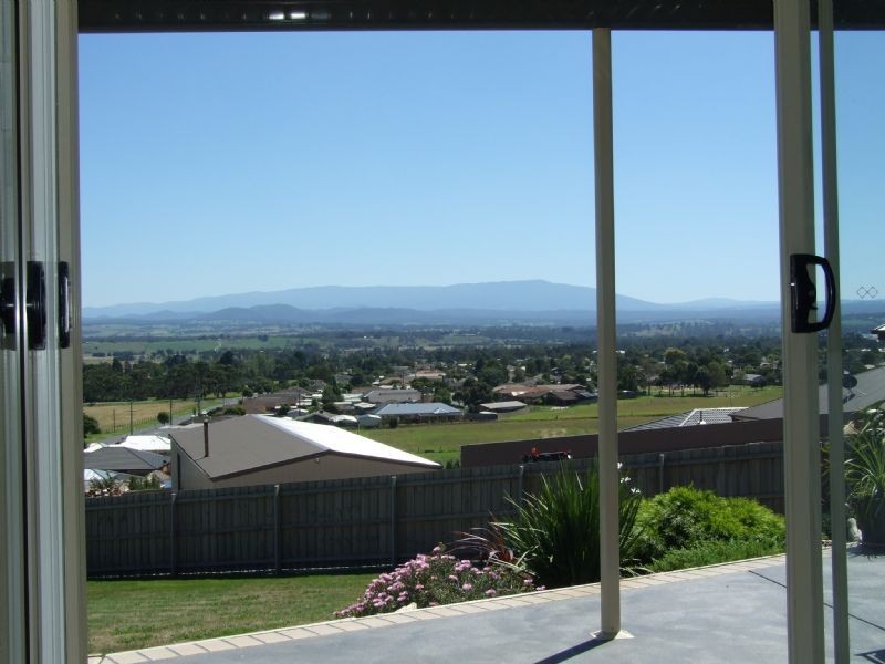 5 Sharnee Court, Moe VIC 3825