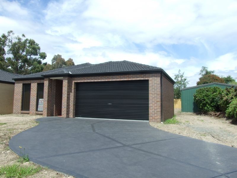 7 Crombe Court, Newborough VIC 3825