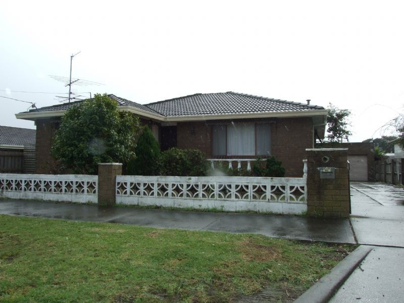 2 Peer Street, Moe VIC 3825