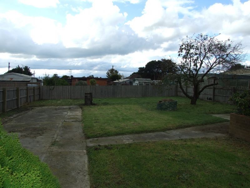 2 Peer Street, Moe VIC 3825