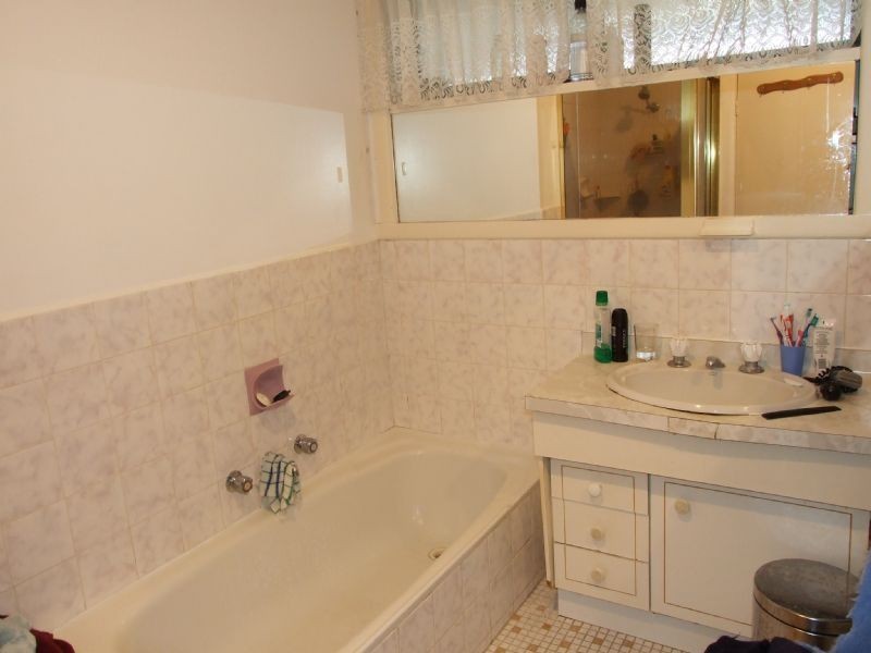 2 Peer Street, Moe VIC 3825