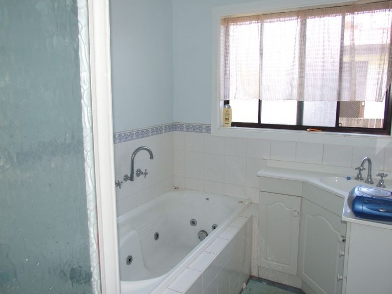 52 Elizabeth Street, Moe VIC 3825